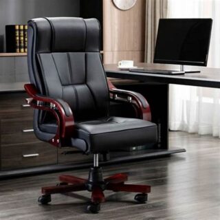 The Bliss Executive Leather Office Chair boasts a gas lift mechanism, allowing you to effortlessly adjust the height to suit your desk