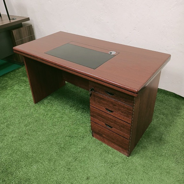 1400mm executive office desk featuring a sleek design and integrated storage.